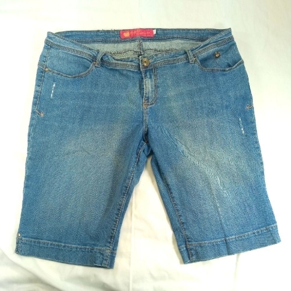 Apple Bottoms women jean shorts size 20 distressed